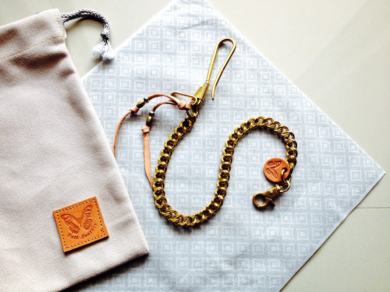 พวงกุญแจคล้องพร้อมสายทองเหลืองแท้ /Brass Keychain