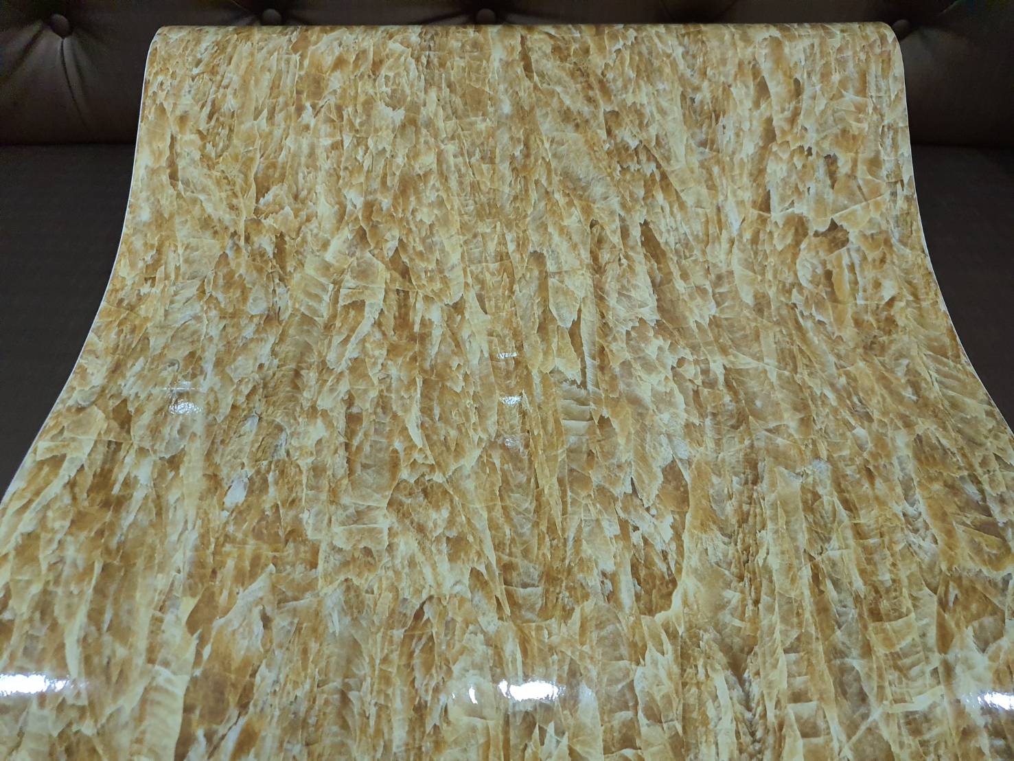 วอลเปเปอร์ PVC ลายหินอ่อน แบบเงา หน้ากว้าง 60 ซม. มีกาวในตัว