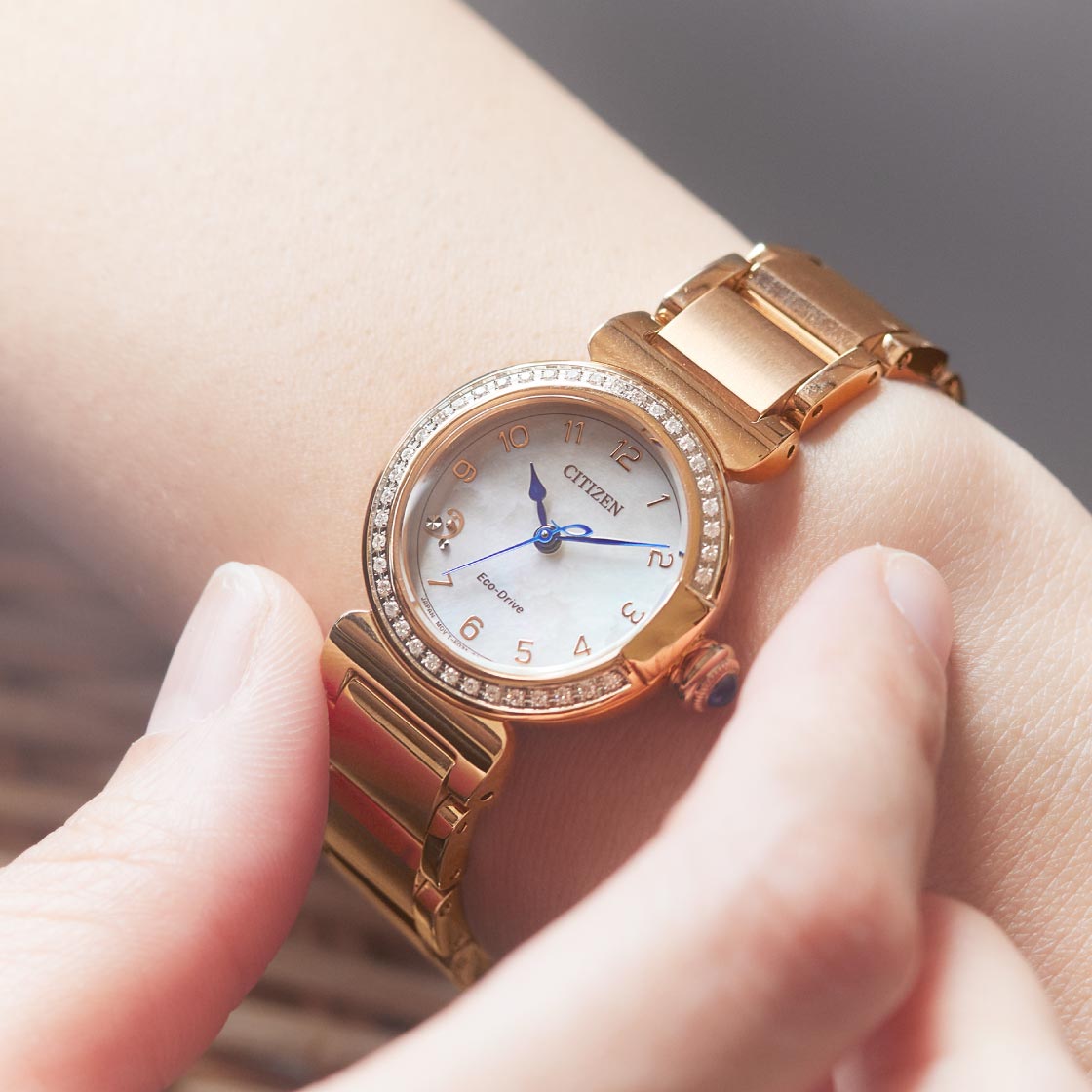 Citizen EM1123-89D นาฬิกาผู้หญิง Citizen L Mae Diamond: 40 Pcs Women's Watch