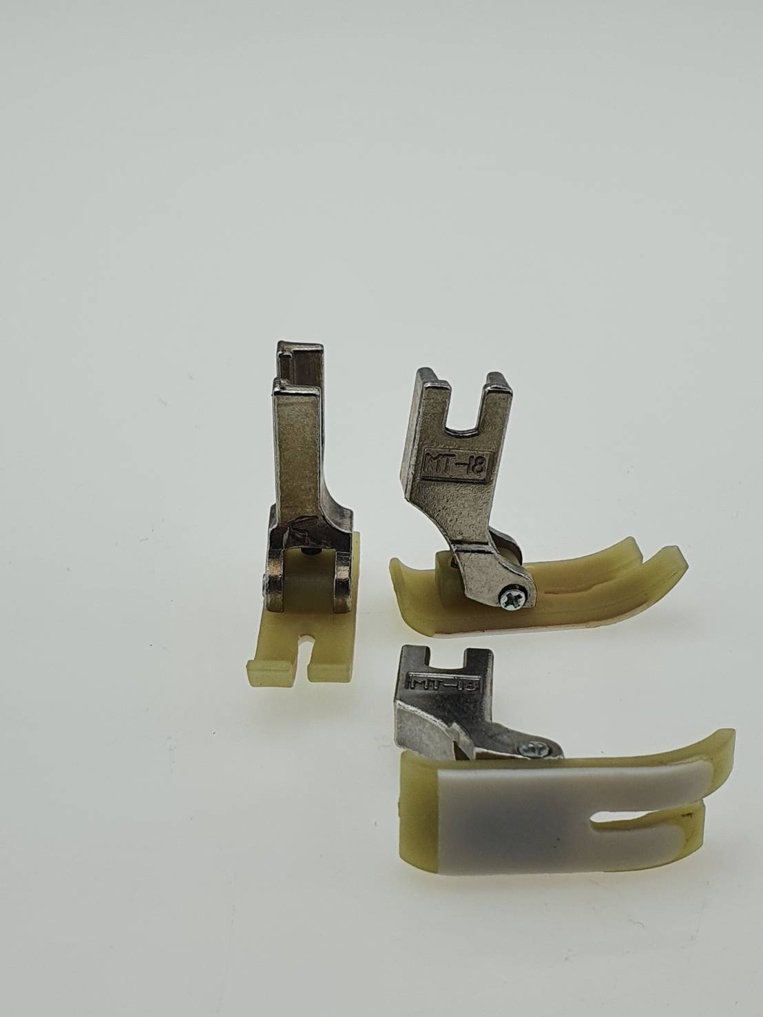 ตีนผีพลาสติก ตีนผีเทปล่อน (MT-18) สำหรับจักรเย็บอุตสาหกรรม