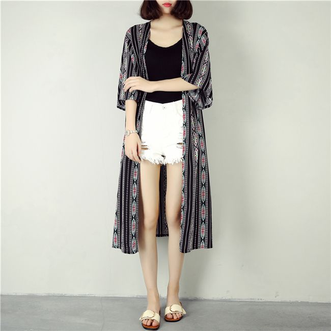 เสื้อคลุมแฟชั่น พร้อมส่ง : เสื้อคลุมสีดำแต่งลายสีสันสดใส แบบสวยมากจ้า