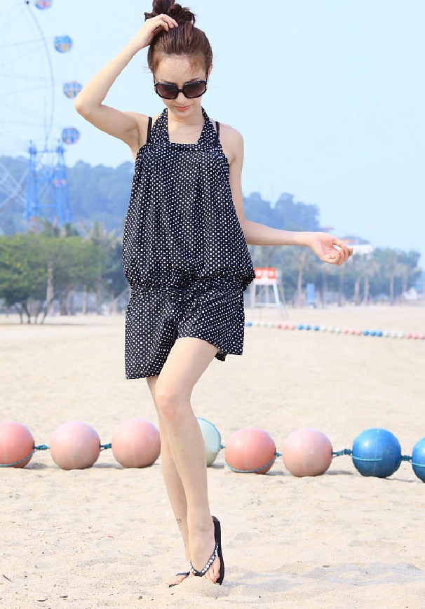 ชุดว่ายน้ำ 2xl พร้อมส่ง :ชุดว่ายน้ำสีดำ set 3ชิ้น แต่งลายจุดมีบรา บิกินี่และชุดคลุมแบบเก๋ น่ารักมากๆจ้า:รายละเอียดไซส์คลิกเลยจ้า