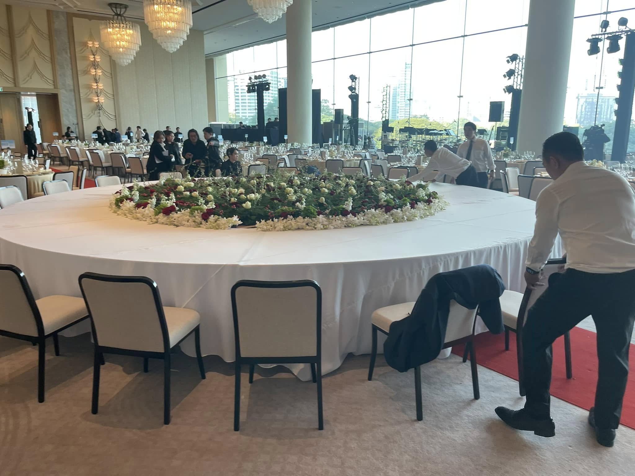 Trp.ทีอาร์พี Round Table 圆桌会议 餐桌 中式餐桌 配有旋转镜组 โต๊ะกลมขนาด 600 ซม. ขาสเตนเลส เและ เก้าอี 30-36 ตัว โต๊ะจีนโต๊ะทานอาหารทานข้าว Trp.Tablechairthai / ทีอาร์พี.โต๊ะเก้าอี้ไทย