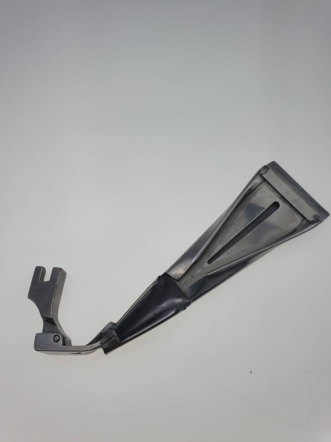 ตีนผีเย็บแถบ และเย็บทำไส้ไก่ สำหรับจักรอุตสาหกรรมเข็มเดี่ยว ใช้งานง่ายเพียงเปลี่ยนตีนผีสามารถใช้งานได้เลย