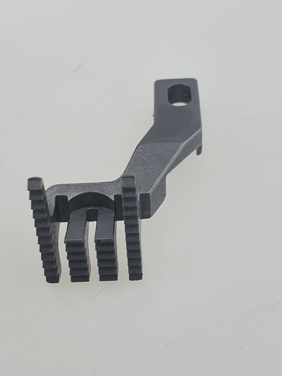 ชุดตีนผีจักรลา แป้นฟัน สำหรับจักรลาอุตสาหกรรม ระยะเข็ม 6.4 มิลลิเมตร