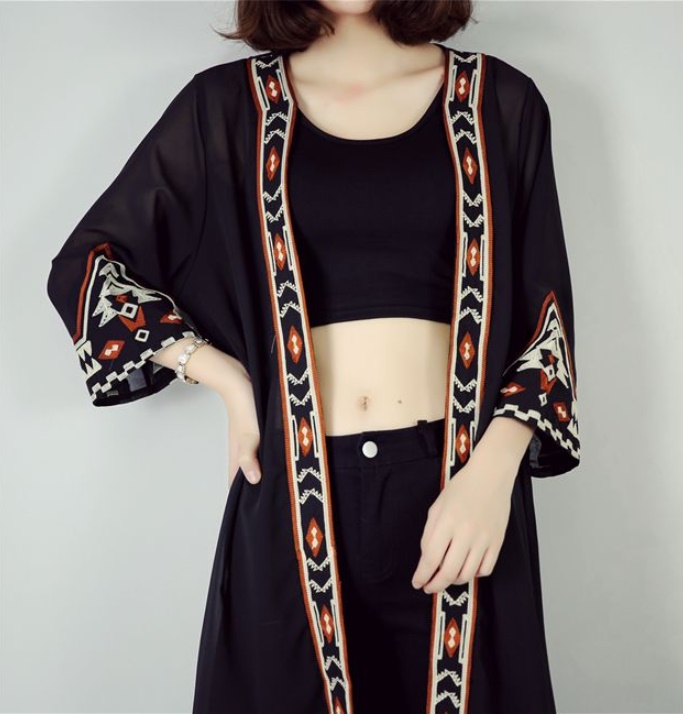 เสื้อคลุมแฟชั่น พร้อมส่ง : เสื้อคลุมสีดำแต่งขอบลายโบฮีเมียน แบบเก๋มากจ้า