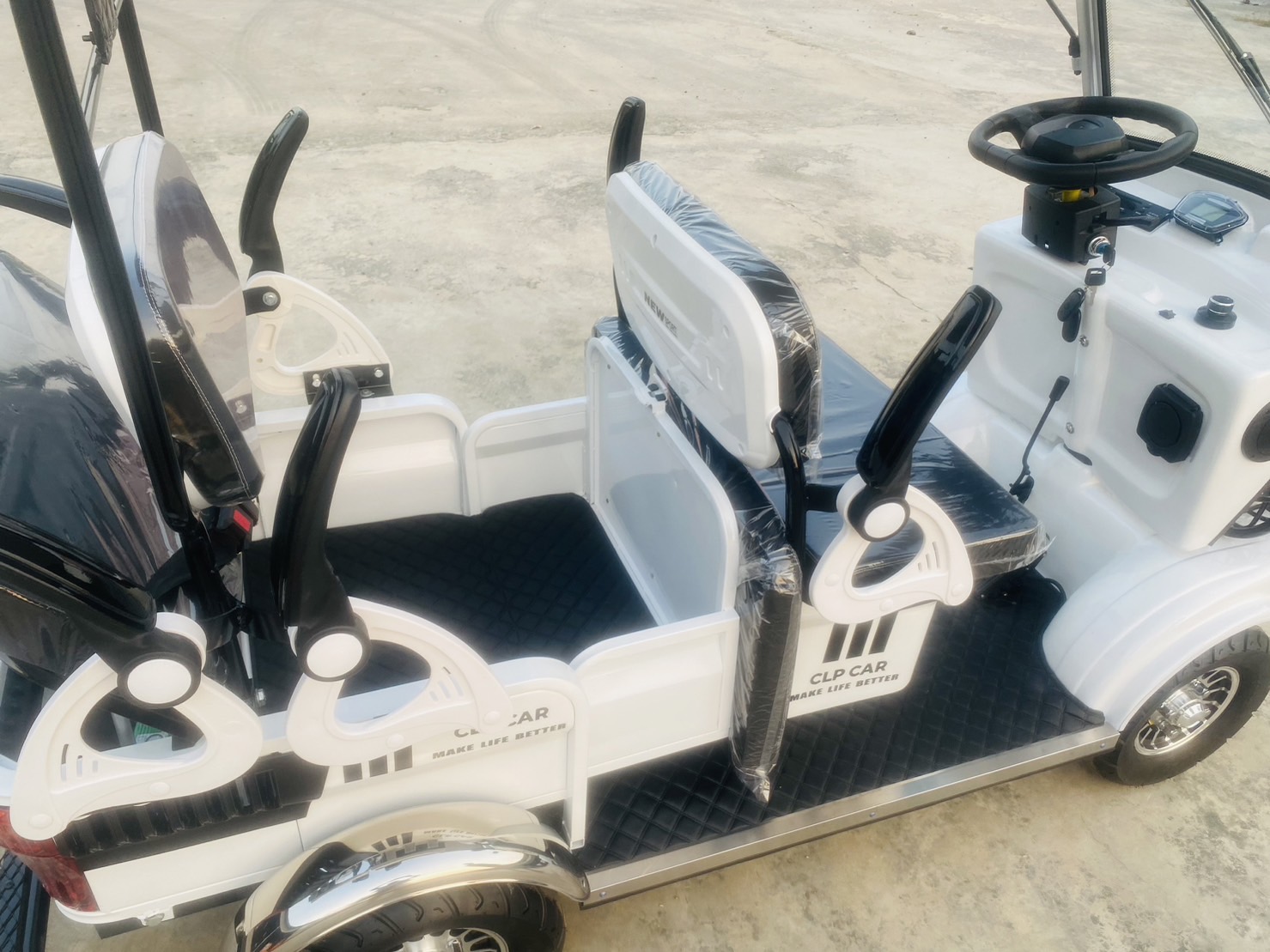 รถกอล์ฟไฟฟ้า 4 ล้อ 6 ที่นั่ง รุ่น M-04T ขับแบบพวงมาลัย