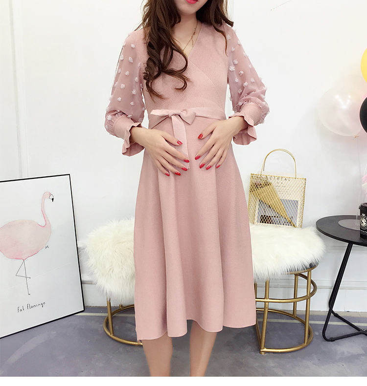 เดรสคลุมท้องแฟชัน ผ้ายืดเนื้อนิ่ม ช่วงแขนซีทรูประดับด้วยดอกไม้3มิติ ช่วงเอวผูกปรับขนาด ฟรีไซส์