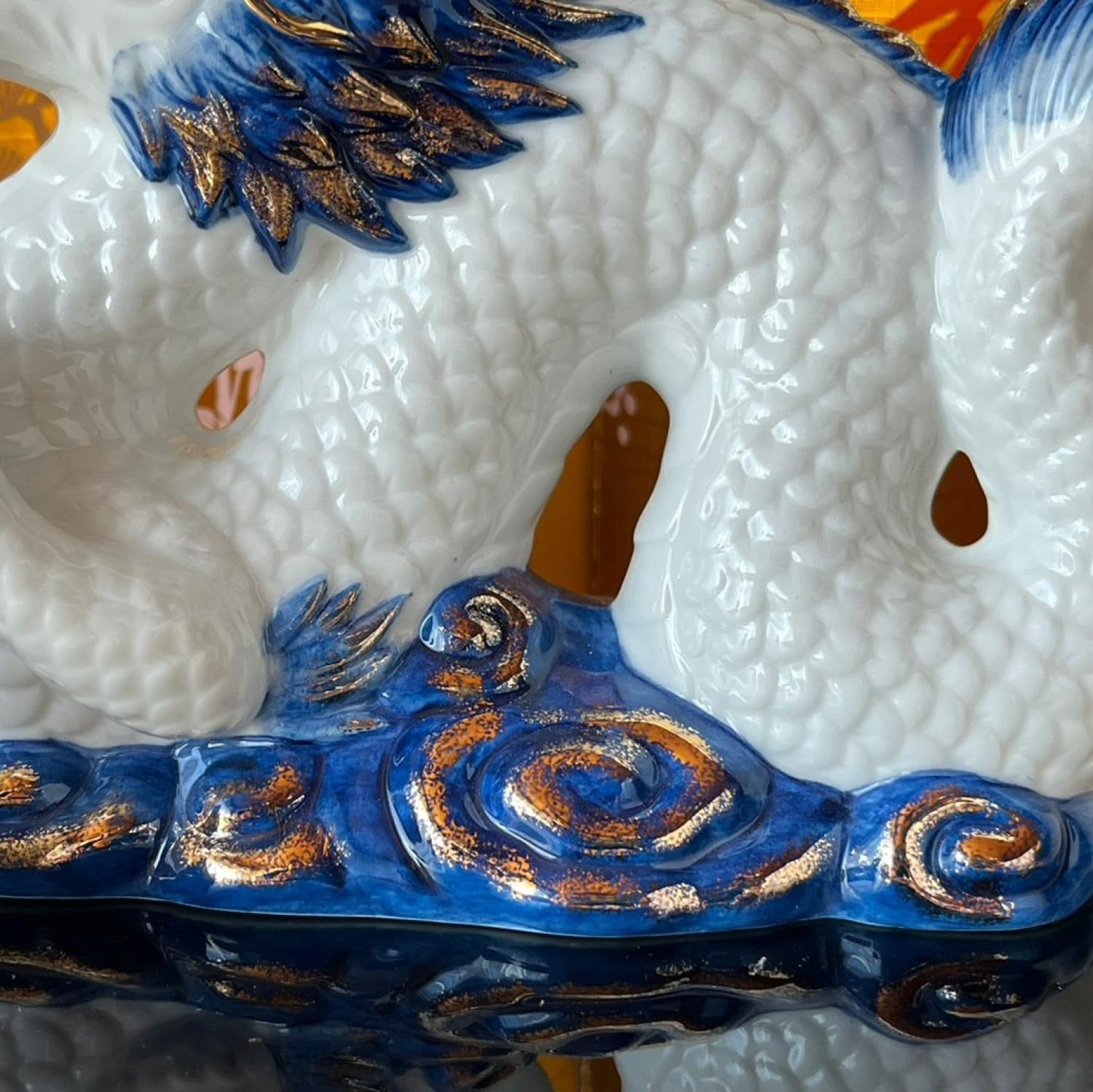 [PRE-ORDER] มังกรขาว ลายสีน้ำเงิน ถือลูกแก้วสีทอง ของมงคลญี่ปุ่น ฮวงจุ้ยโต๊ะทำงาน เสริมโชคลาภ ปีมังกร นำเข้าจากญี่ปุ่น White Dragon