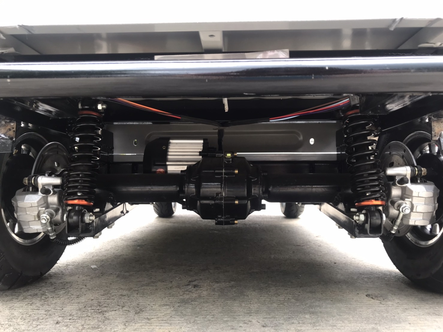 รถกอล์ฟไฟฟ้า 4 ล้อ 4 ที่นั่ง รุ่น M-04 ขับแบบพวงมาลัย