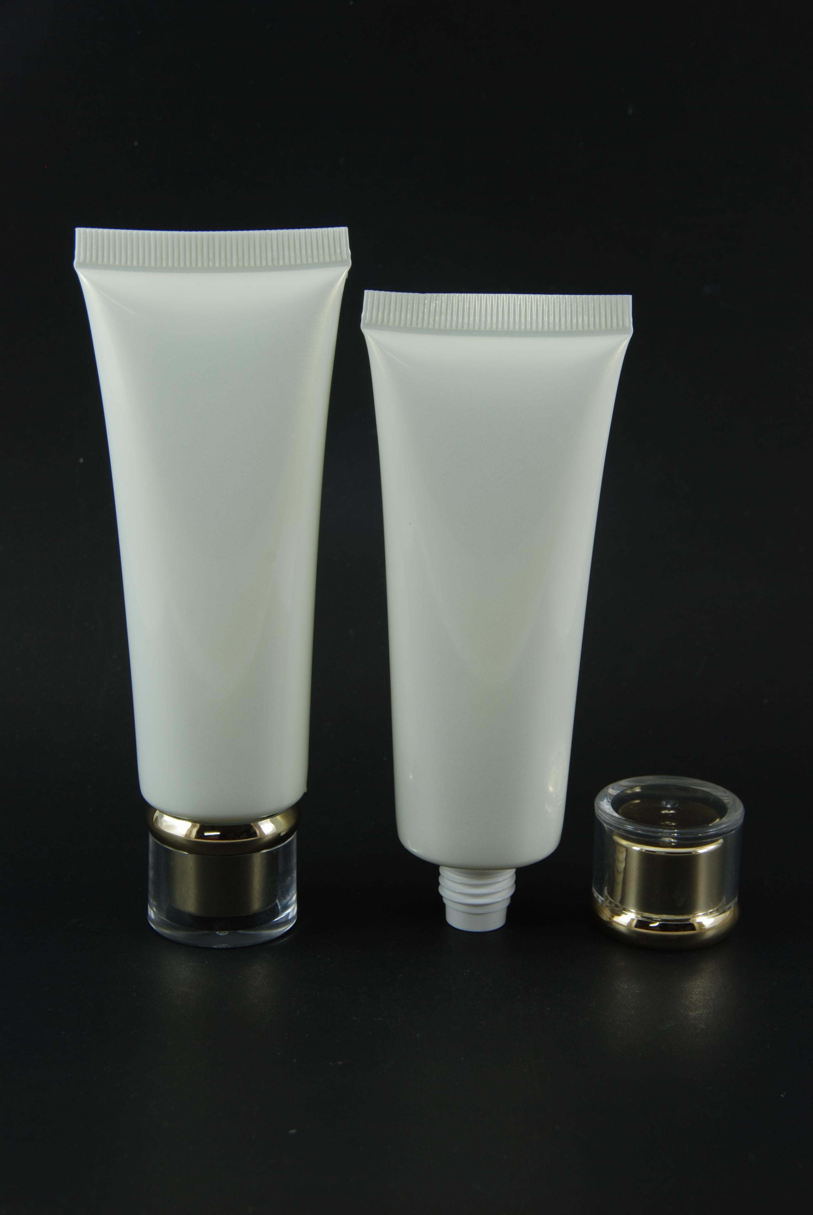 หลอดโฟม 150 กรัม สี ขาว (ฝาเงิน) แพคละ 5 ใบ