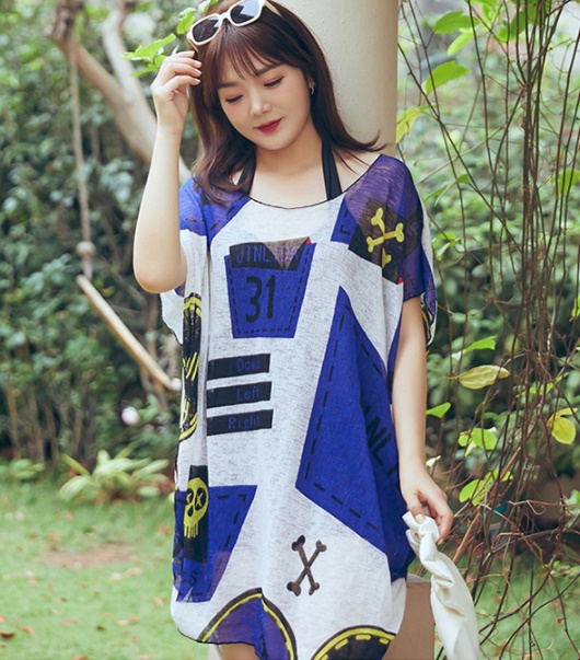 ชุดว่ายน้ำคนอ้วน 5xl พร้อมส่ง :ชุดว่ายน้ำไซส์ใหญ่ชุดเที่ยวทะเลสีน้ำเงินแต่งลายกราฟฟิก set 3ชิ้นมี บราผูกคอ กางเกงขาสั้นและเสื้อคลุมแบบเก๋น่ารักมากๆจ้า :ขนาด รอบอก 38 - 46 นิ้ว เอว 34 - 44 นิ้ว สะโพก 38 - 50 นิ้ว เสื้อคลุมรอบอกกว้าง 52 นิ้ว