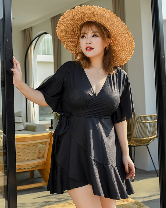 ชุดว่ายน้ำวันพีช คนอ้วน6xl พร้อมส่ง :ชุดว่ายน้ำไซส์ใหญ่เที่ยวทะเลสีดำผูกโบว์ด้านข้าง มีกางเกงขาสั้นใส่ด้านใน แบบสวยมากๆจ้า :รอบอก42 - 52 นิ้ว - เอว38 -48 นิ้ว- สะโพก42 - 54 นิ้ว