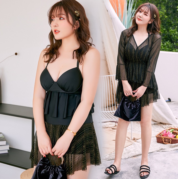 ชุดว่ายน้ำคนอ้วน 5xl พร้อมส่ง :ชุดว่ายน้ำไซส์ใหญ่สีดำผูกคอ set 3 ชิ้นมีบรา กระโปรงติดกางเกงขาสั้นและเสื้อคลุม แบบสวยมากๆจ้า:บรารอบอก40-48นิ้ว เอว32-42นิ้ว สะโพก42-54นิ้ว เสื้อคลุมรอบอก40-50นิ้ว