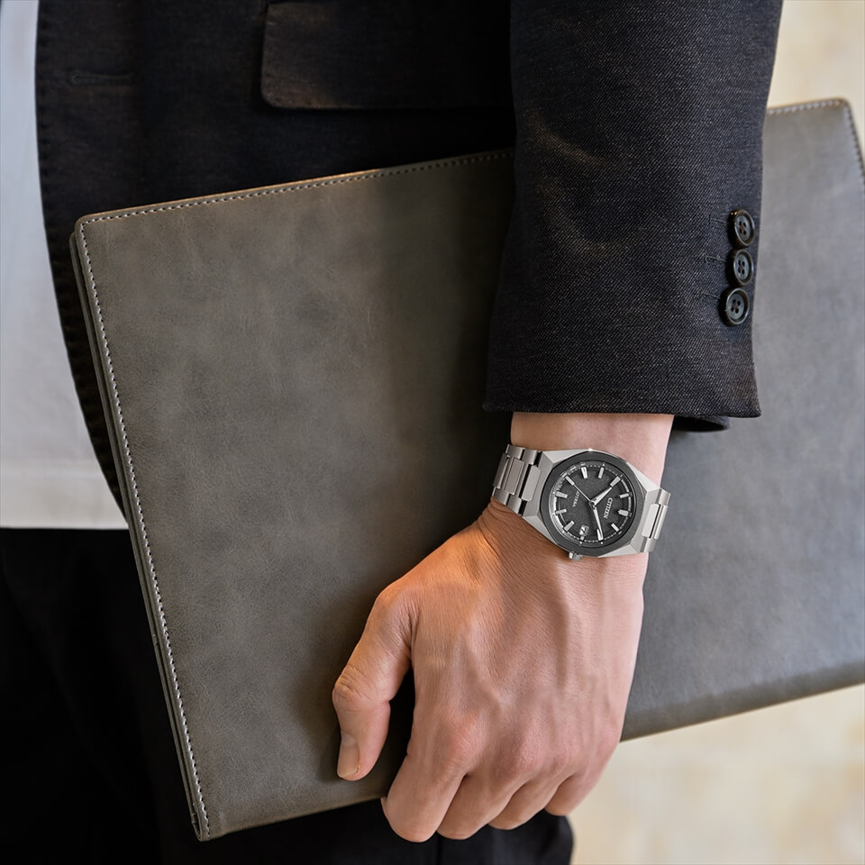 Citizen CB3044-55E นาฬิกาผู้ชาย Eco-Drive Attesa Titanium Radio-Controlled Made in Japan Men's Watch