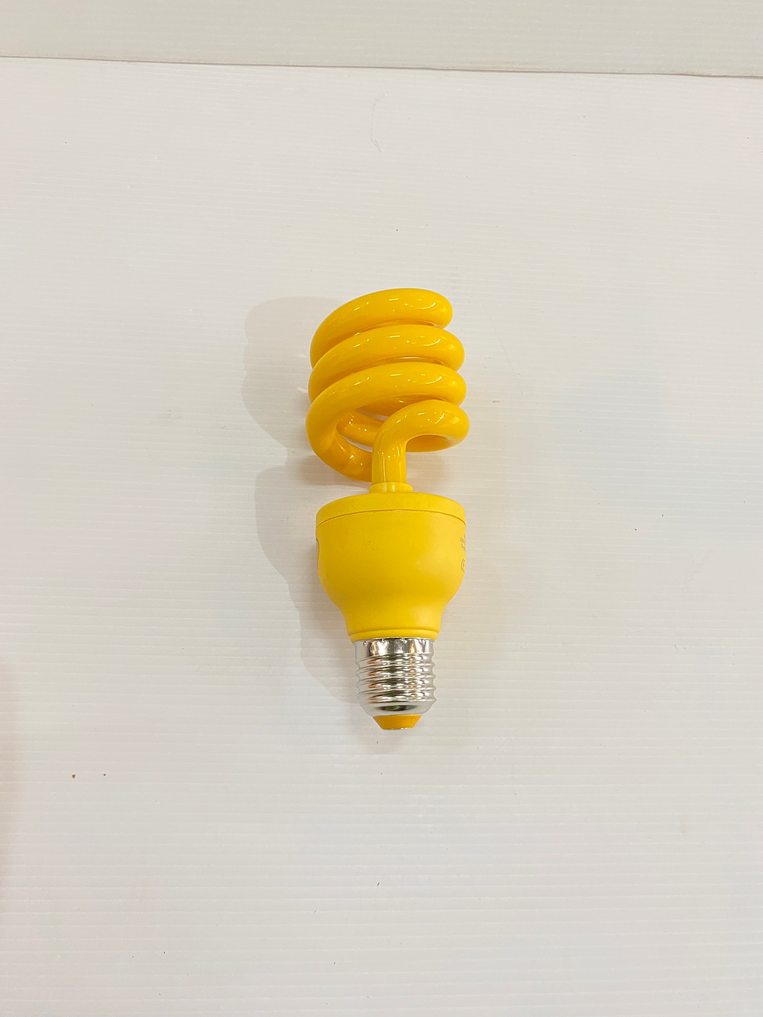 Bio Bulb หลอดไฟไล่ยุง ไล่แมลง ช่วยป้องกันยุงและแมลง ไร้สารพิษ CFLTornado 23W แสงสีส้ม
