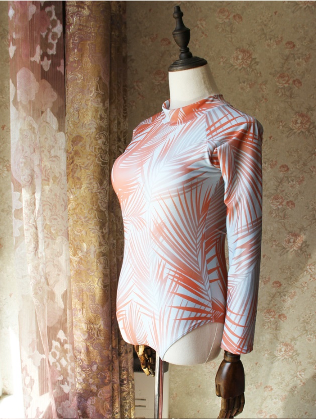 ชุดว่ายน้ำวันพีช พร้อมส่ง :ชุดว่ายน้ำแฟชั่นวันพีชสีส้มแขนยาว ซิปหลังแต่งลายดอกไม้สีสันสดใส. sexyมากๆจ้า:รอบอก38-44 เอว32-40 สะโพก34-42นิ้ว