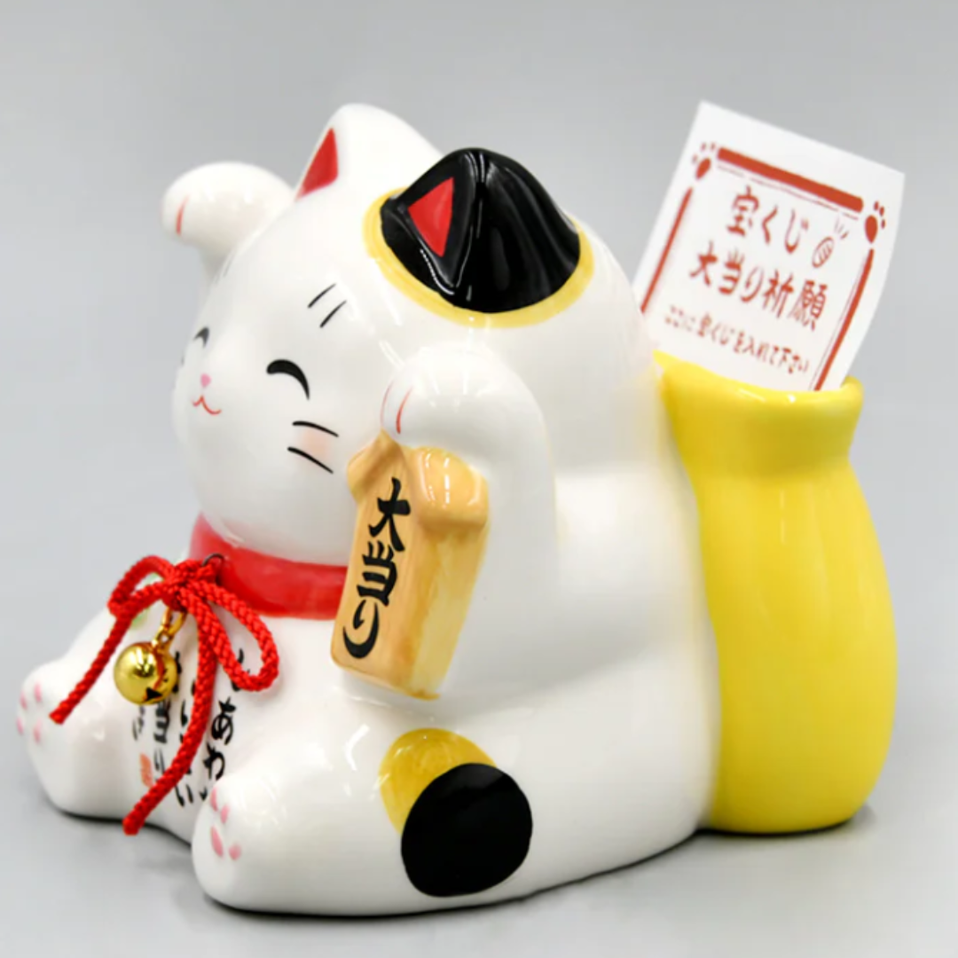 [พร้อมส่ง] แมวกวักญี่ปุ่น แมวกวักนำโชค ขอให้ถูกหวย รวย รวย เฮง เฮง Size 11 x 11 cm แมวกวักนำโชค ด้านหลังมีช่องใส่ลอตเตอรี่ เพื่ออธิษฐานขอพร งานแฮนด์เมดญี่ปุ่น Lucky Cat