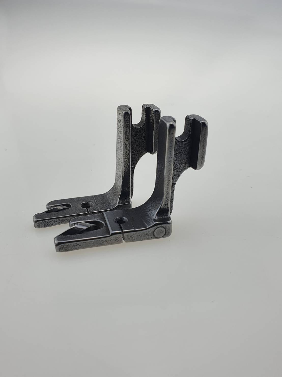 ตีนผีม้วนริม (ของแท้) ใช้สำหรับงานม้วนต่างๆ วัสดุแข็งแรง ทนทาน