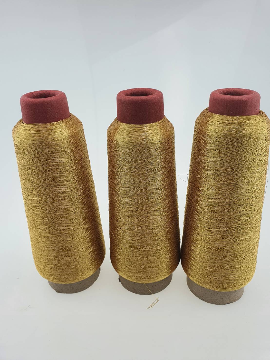 ดิ้นกลมสำหรับจักรปักคอมพิวเตอร์ สีทองขนาด 125 กรัม ความ ยาว 3000เมตร เส้นเหนียวไม่ขาดง่ายปักงานต่อเนื่องได้ยาว