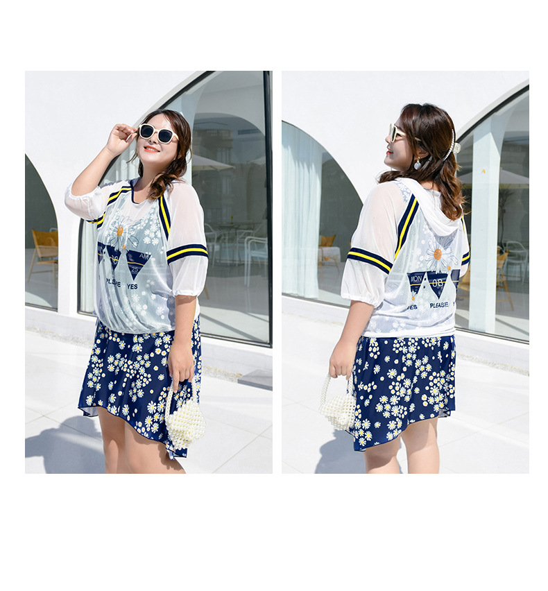 ชุดว่ายน้ำคนอ้วน 6xl พร้อมส่ง :ชุดว่ายน้ำไซส์ใหญ่ชุดเที่ยวทะเลสีน้ำเงินแต่งลายดอกไม้มาพร้อมเสื้อคลุมมี Hood มีกางเกงขาสั้นใส่ด้านในสีสันสวยสดใส แบบเก๋น่ารักมากๆจ้า : รอบอก 40 - 50 นิ้ว เอว 36 - 48 นิ้ว สะโพก 44 - 54 นิ้ว เสื้อคลุมรอบอกกว้าง 56 นิ้ว