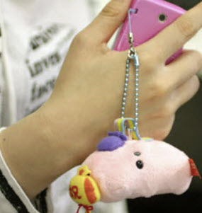 ตุ๊กตาห้อยมือถือ Kapibara san ชุดฮัมเมอร์