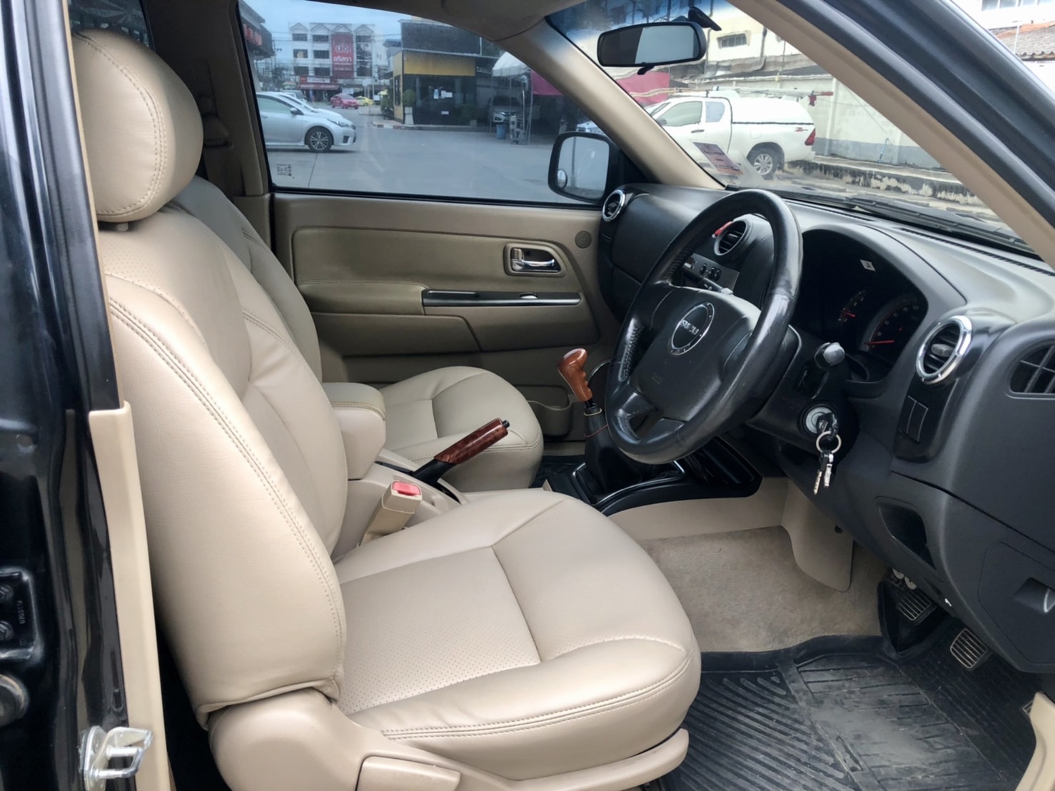 ISUZU DMAX Super Platinum Cab4 3.0LS VGS Turbo 4WD MT 2011