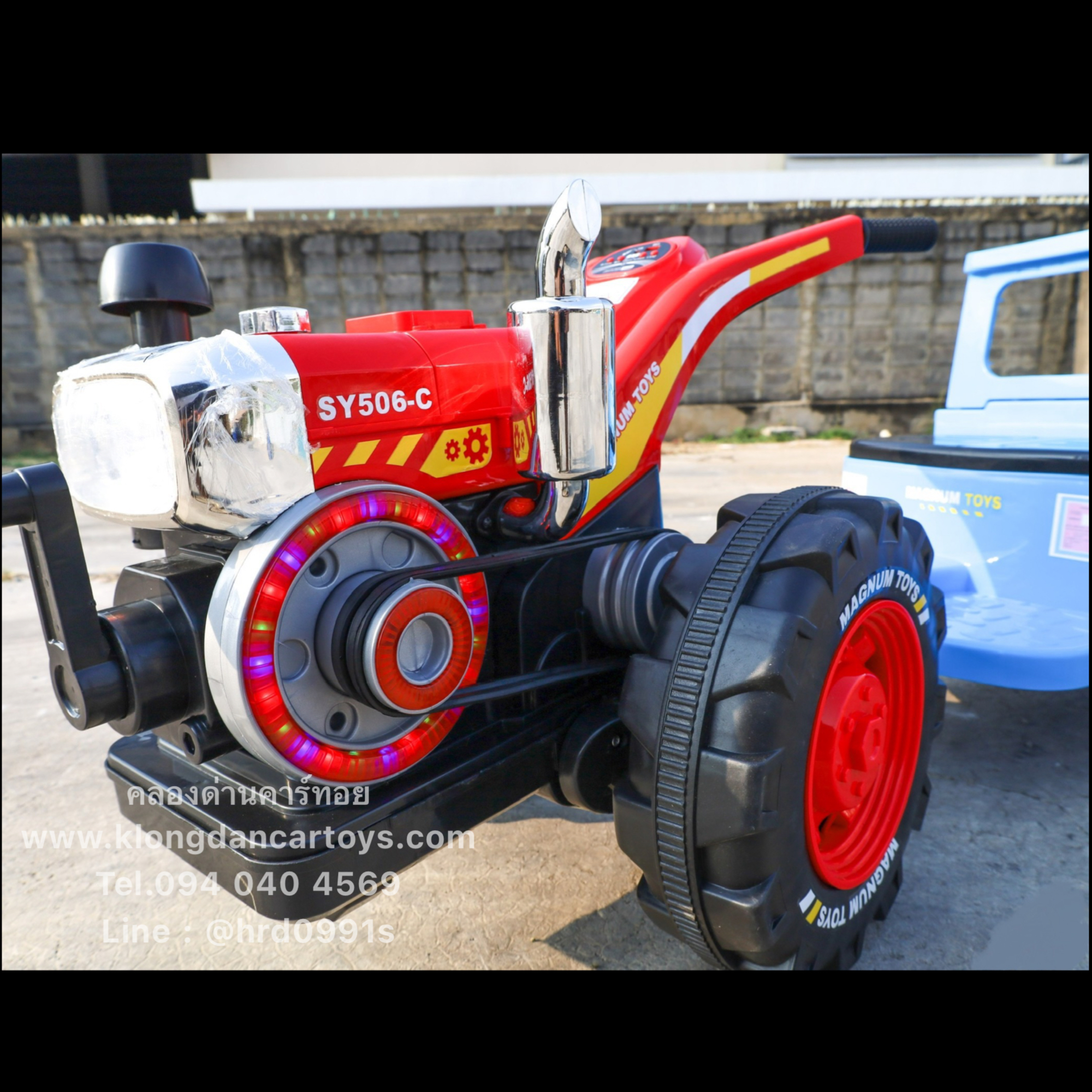 รถเด็กอีแต๋นไถนาแบตเตอรี่(2มอเตอร์2แบต12v, ปรับเลื่อนที่นั่งได้3ระดับ, มีเสียงเครื่องรถไถ เล่นUSBได้ มีเพลงในตัว และมีไฟ มีกล่องเก็บของ วิ่งได้จริง กะบะกว้างมาก)