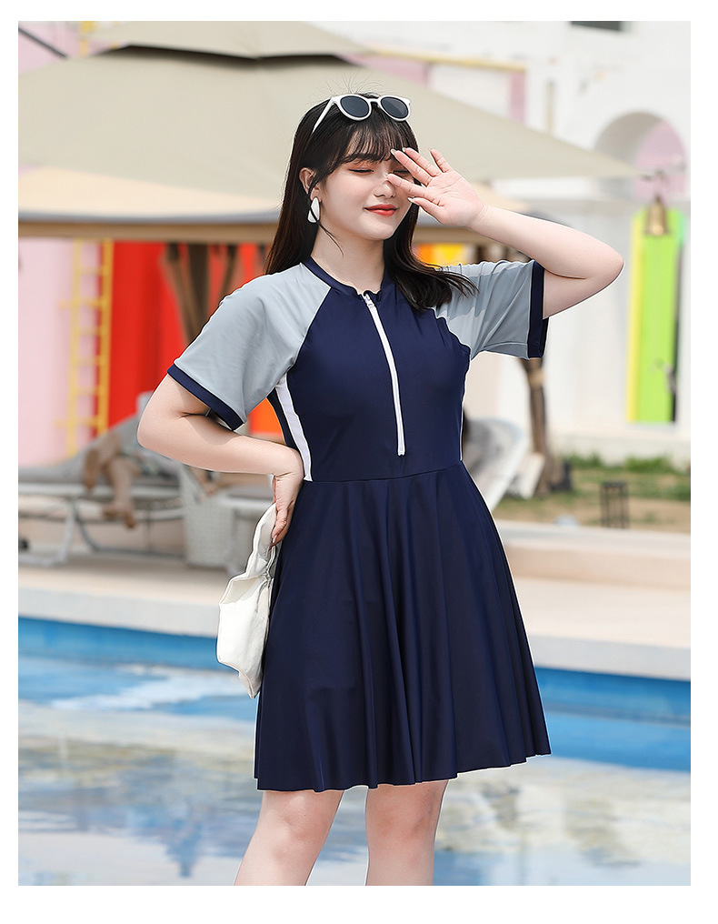 ชุดว่ายน้ำคนอ้วน 7xl พร้อมส่ง :ชุดว่ายน้ำไซส์ใหญ่สีน้ำเงิน แต่งแขนสีเทาแถบสีขาวซิปหน้า มีกางเกงขาสั้นด้านใน แบบสวย น่ารักมากๆจ้า : - รอบอก 42 - 54 นิ้ว- เอว 38 - 52 นิ้ว- สะโพก 42 - 56 นิ้ว