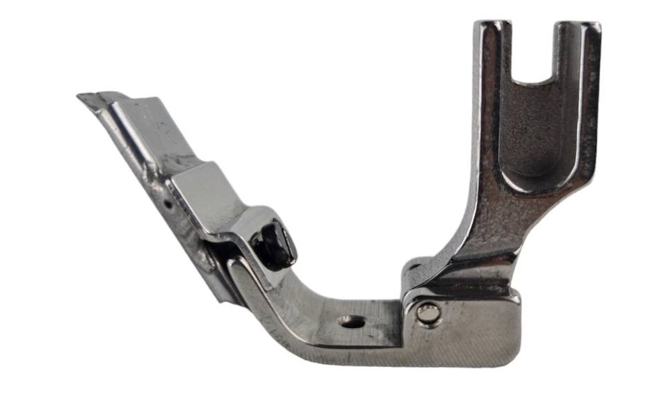 ตีนผีจักรอุตสาหกรรมเข็มเดี่ยวสำหรับใส่เทปก้างปลาดามคอ ขนาด 7/16 ( เทป 10 มิลลิเมตร) ติดตั้งง่ายสามารถปรับซ้ายขวาหรือปรับตำแหน่งเข็ม ได้