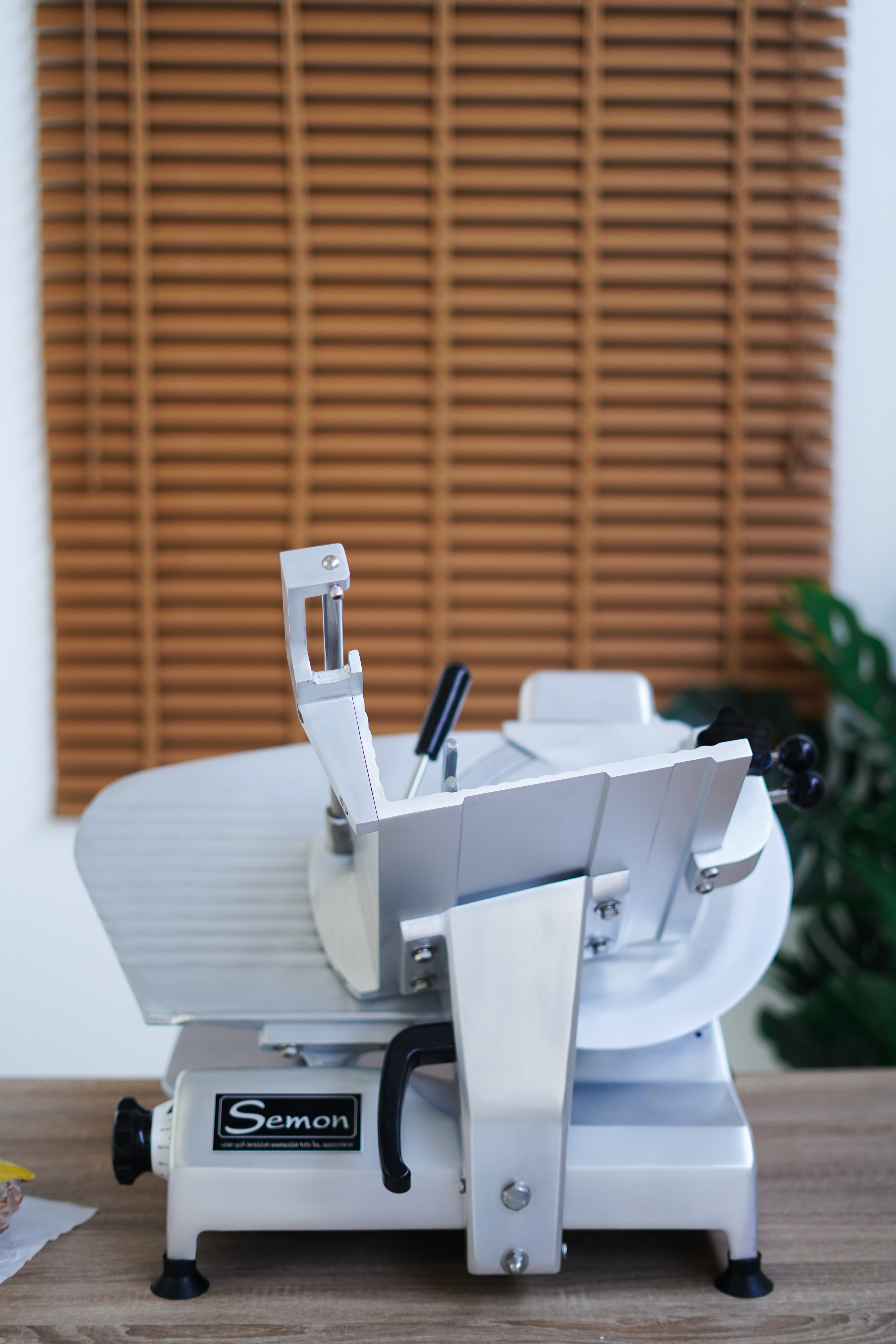 เครื่องสไลด์เนื้อ 12นิ้ว กึ่งออโต้ (New Arrival)