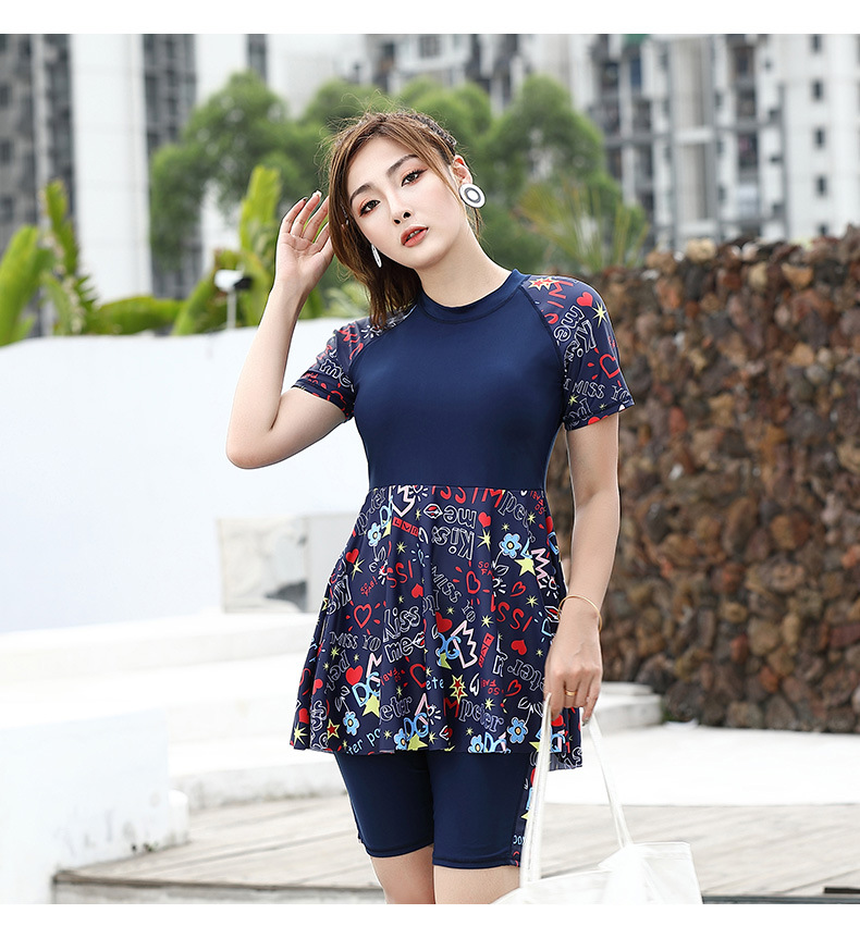 ชุดว่ายน้ำคนอ้วน แบบสปอร์ต 7xlพร้อมส่ง: ชุดว่ายน้ำไซส์ใหญ่สีน้ำเงินแต่งลายกราฟฟิกมีเสื้อกับกางเกงแบบสวยน่ารักมากๆจ้า:รอบอก44-54นิ้ว เอว40-50นิ้ว สะโพก48-58นิ้ว