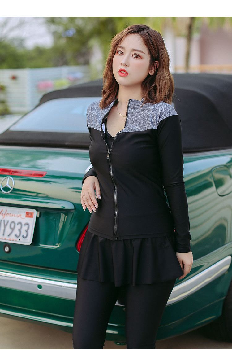 ชุดว่ายน้ำแบบสปอร์ต ไซส์ใหญ่ 6xl พร้อมส่ง:ชุดว่ายน้ำคนอ้วนสีดำเทาแขนยาว ขายาวซิปหน้า set 3 ชิ้นมี บรา กางเกงขายาวติดกระโปรงระบายและเสื้อคลุม แบบสวยน่ารักมากๆจ้า : ขนาด- บรารอบอก 42 - 50 นิ้ว - เอว 34 - 44 นิ้ว - สะโพก 38 - 50 นิ้ว - เสื้อคลุมกว้าง 40 - 50