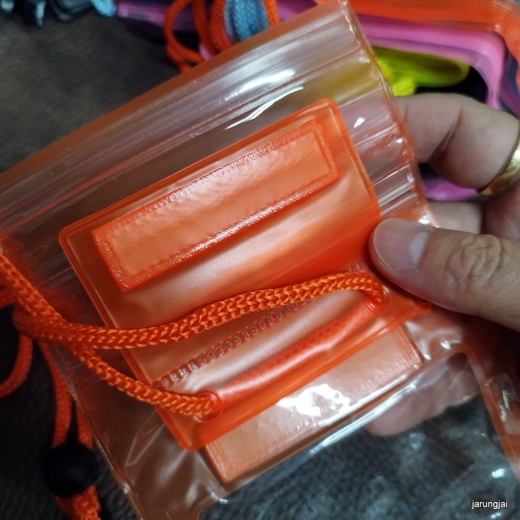 ซองกันน้ำ สำหรับใส่มือถือเล่นน้ำสงกรานต์ ปิดสามชั้น พร้อมตีนตุ๊กแก คละสี ศรีสะเกษ SK20B