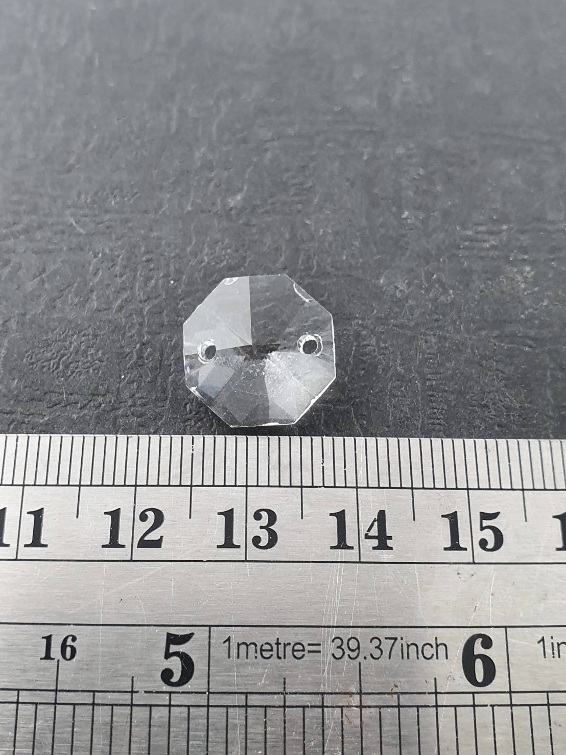 คริสตัลห้อย คริสตัลแปดเหลี่ยมสำหรับประดับสถานที่มีหลายแบบสามารถร้อยเป็นเส้นด้วยห่วงลวด