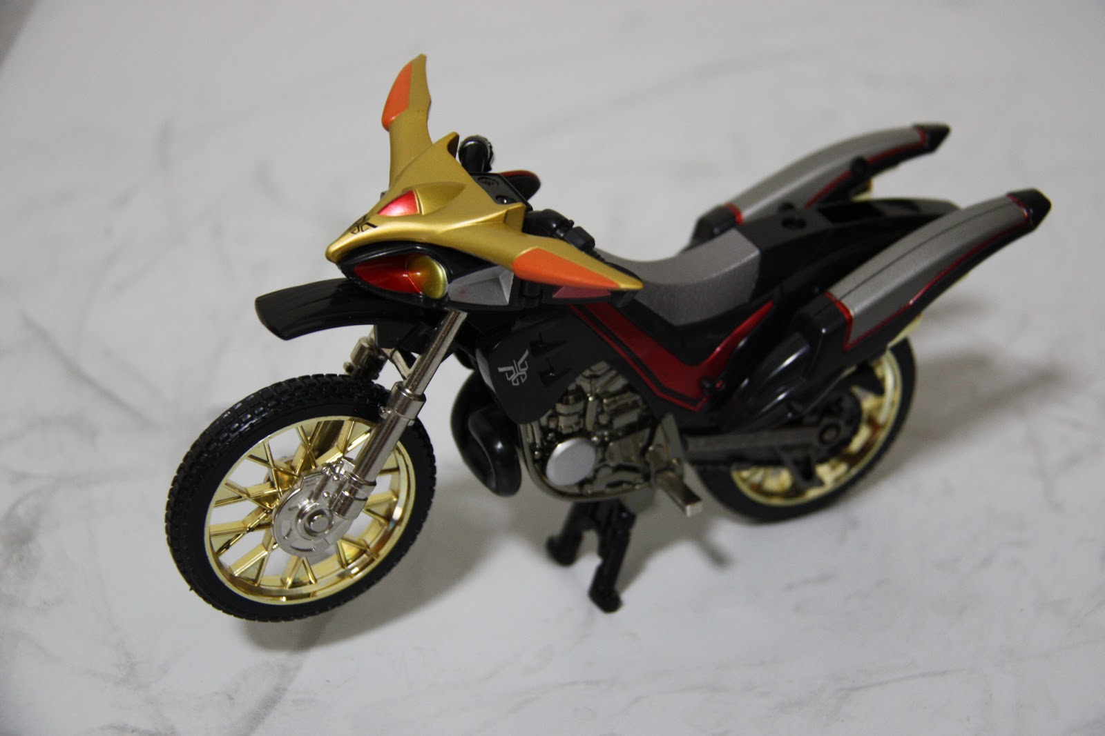 Kamen Rider Kuuga DX Beat Gouram (Completed)