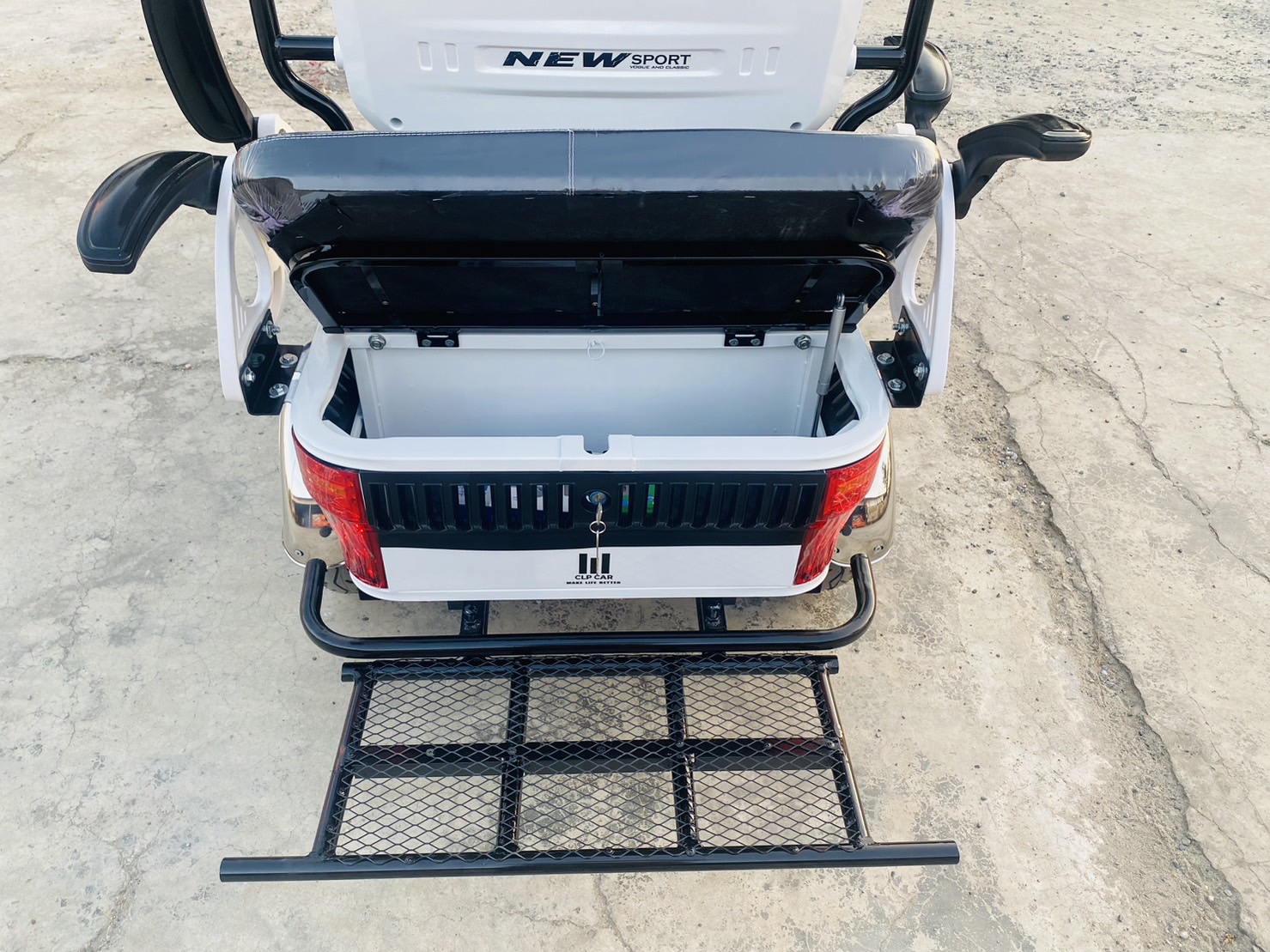 รถกอล์ฟไฟฟ้า 4 ล้อ 6 ที่นั่ง รุ่น M-04T ขับแบบพวงมาลัย