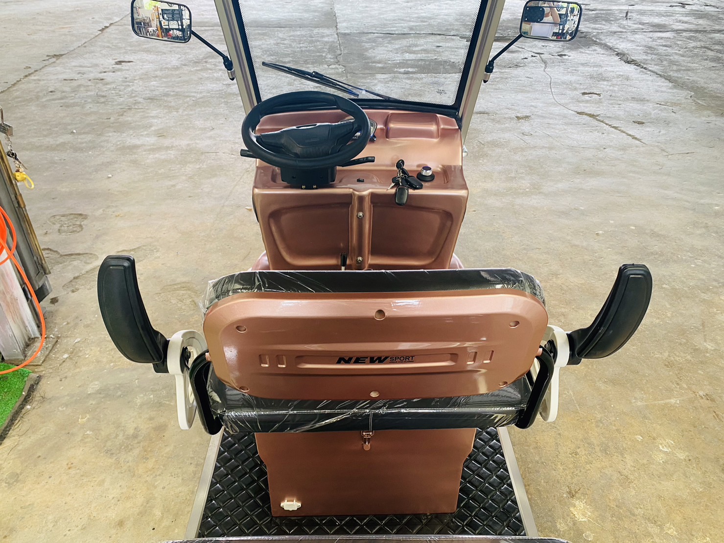 รถกอล์ฟไฟฟ้า 4 ล้อ 4 ที่นั่ง รุ่น M-04 ขับแบบพวงมาลัย