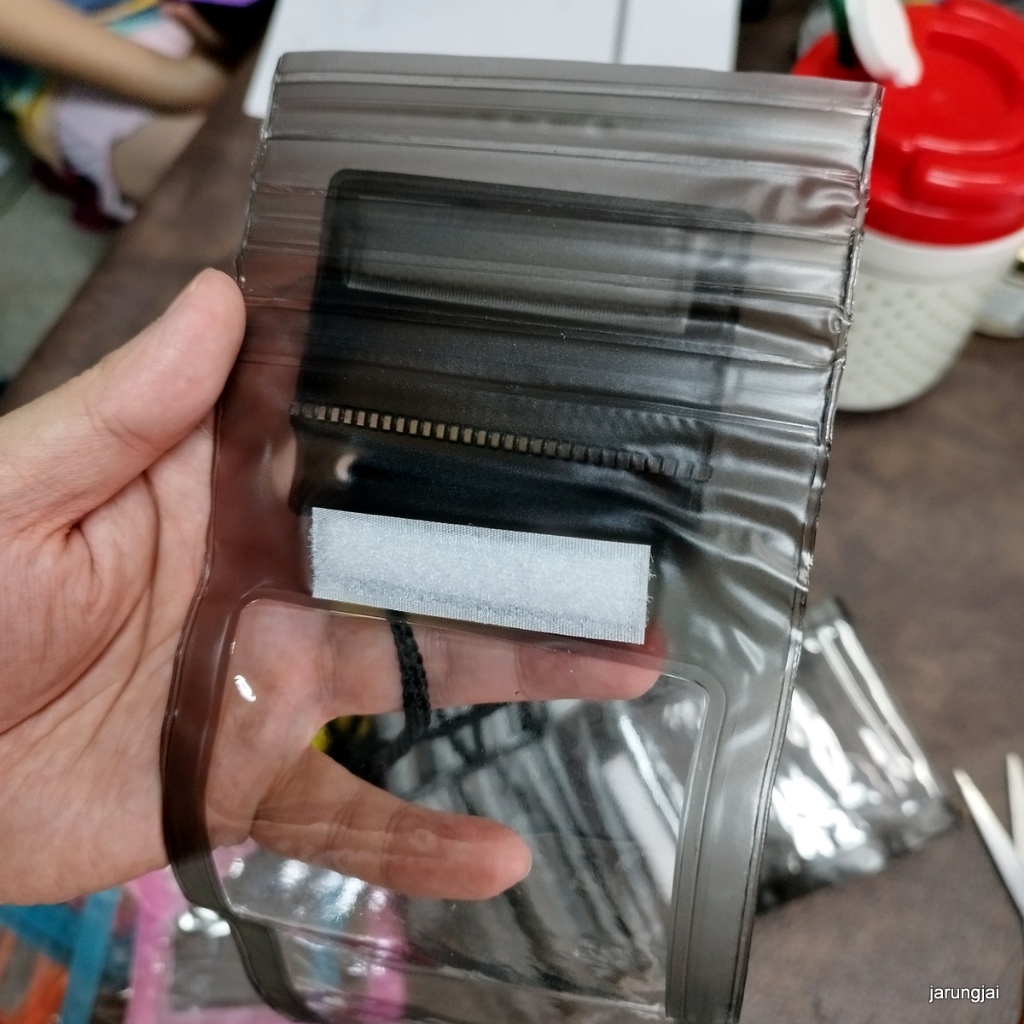 ซองกันน้ำ สำหรับใส่มือถือเล่นน้ำสงกรานต์ ปิดสามชั้น พร้อมตีนตุ๊กแก คละสี ศรีสะเกษ SK20B