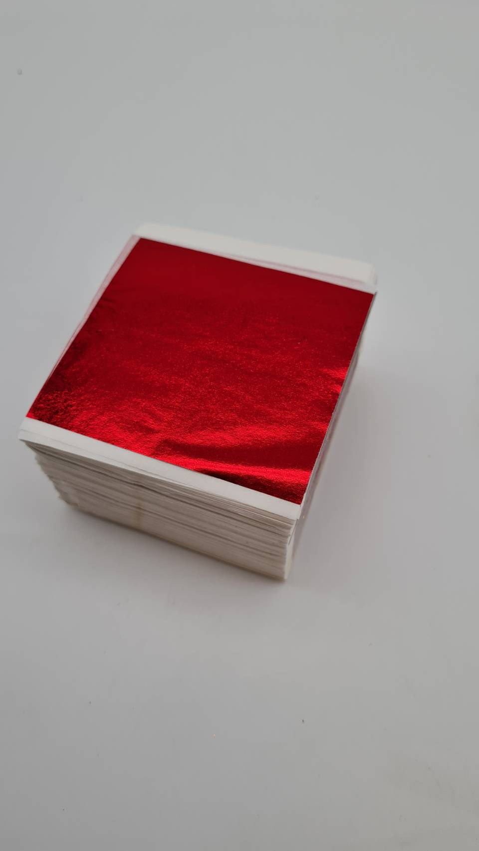 แผ่นทองวิทยาศาสตร์ขนาด 8x8เซนติเมตร แผ่นเปลวสีวิทยาศาสตร์ สำหรับงานประดับพื้นผิวใช้ได้กับกาวปิดทองและสีเฟรก เนื้อเปลวนิ่ม ใช้งานง่าย