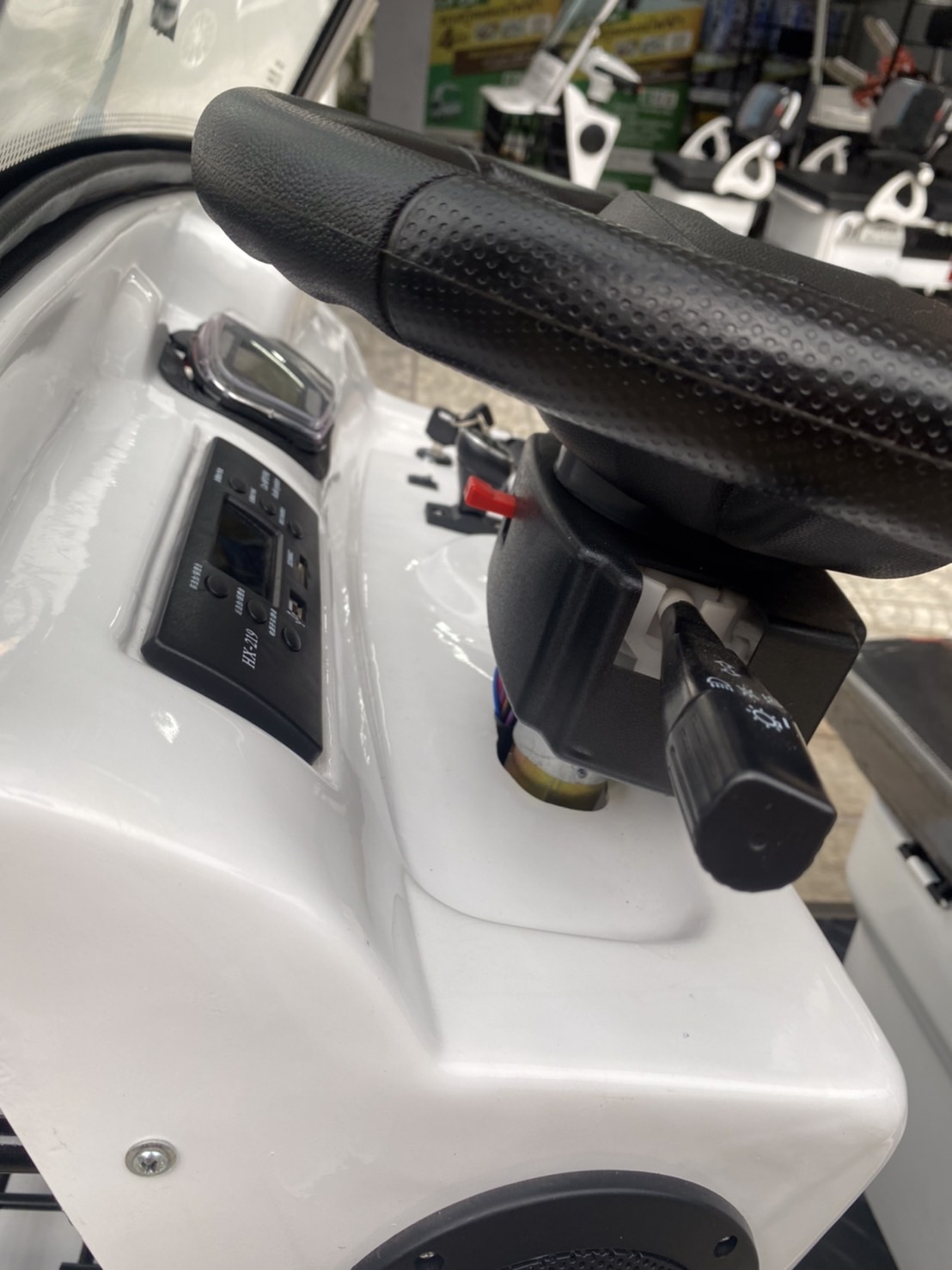 รถกอล์ฟไฟฟ้า 4 ล้อ 4 ที่นั่ง รุ่น M-04 ขับแบบพวงมาลัย