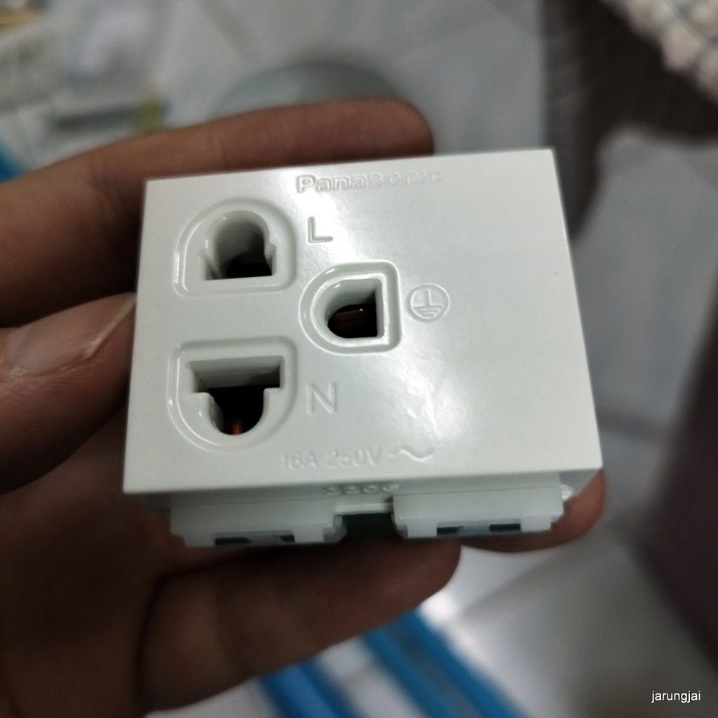 ปลั๊กตัวเมีย สามรู ปลั๊กกาวน์เดี่ยว weg-1191 panasonic ใหม่