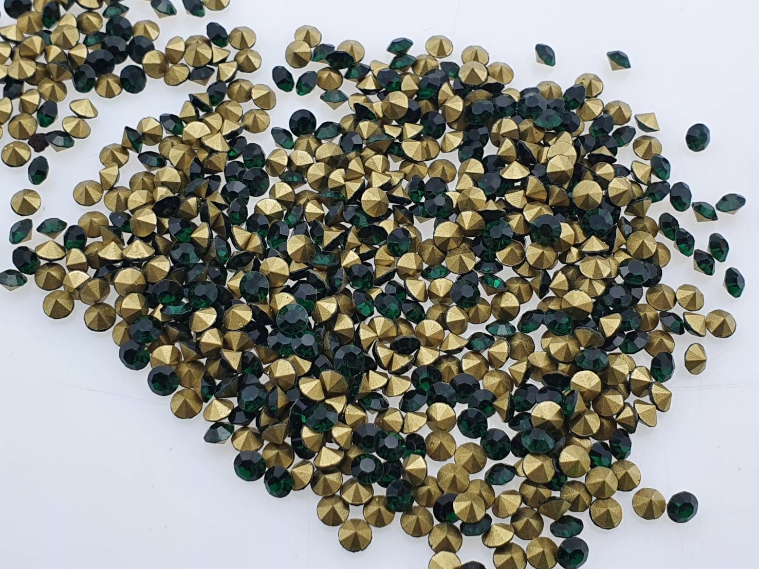 เพชรตูดแหลม เพชรก้นแหลม เพชรเทียม เพชรกระจก เพชรคริสตัล พลอยกระจก สีเขียวขนาดต่างๆ