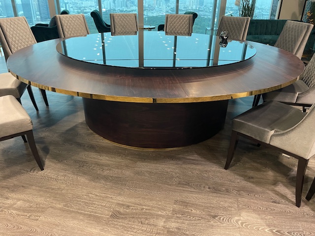 Trp. โต๊ะกลม ขอบคิ้วทอง ขนาด 280 ซม.พร้อมชุดจานหมุนอาหาร กระจกกรม 200 ซม.ฐานรองหมุนไฟฟ้าถ่านชาร์ทรีโมท 1 ชุด