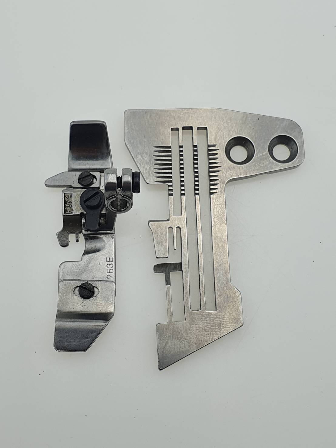 แป้นจักรโพ้งและตีนผีสำหรับจักรโพ้งสี่เส้น สำหรับจักรโพ้ง ญี่ปุ่น และจักรโพ้งของจักรจีน