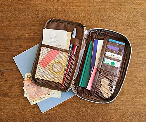 [พร้อมส่ง] กระเป๋าใส่เครื่องสำอาง ทรงช็อคโกแลต ฉลองครบรอบ 95 ปี เมจิช็อคโกแลตญี่ปุ่น นำเข้าจากญี่ปุ่น Meiji Milk Chocolate Pouch Book Bag 明治ミルクチョコレート 95th Anniversary マルチポーチ BOOK (バラエティ)