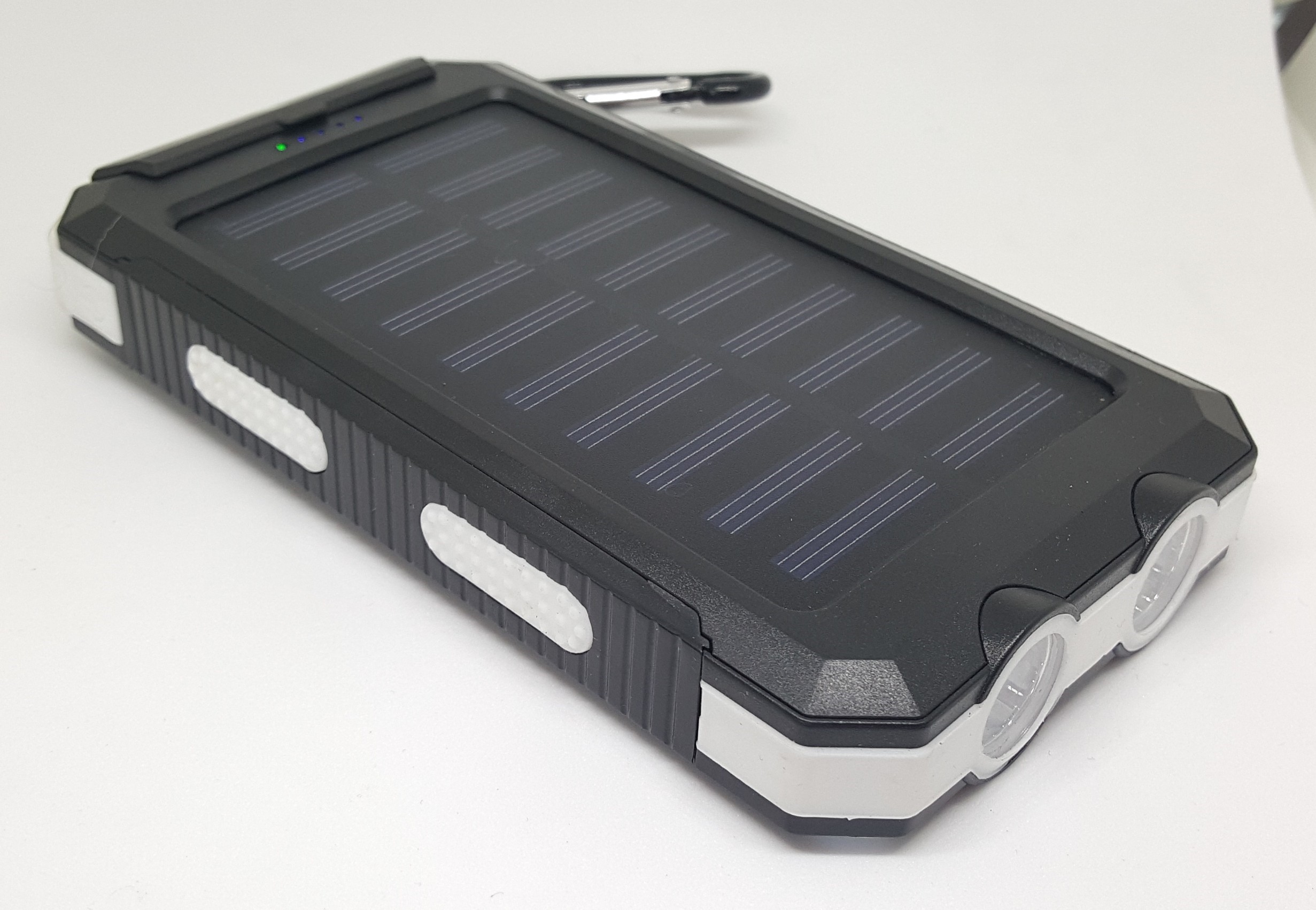 แบตสำรองโซล่าเซลล์ 50,000 mAh รุ่นมีขอเกี่ยวกระเป๋า สีขาว