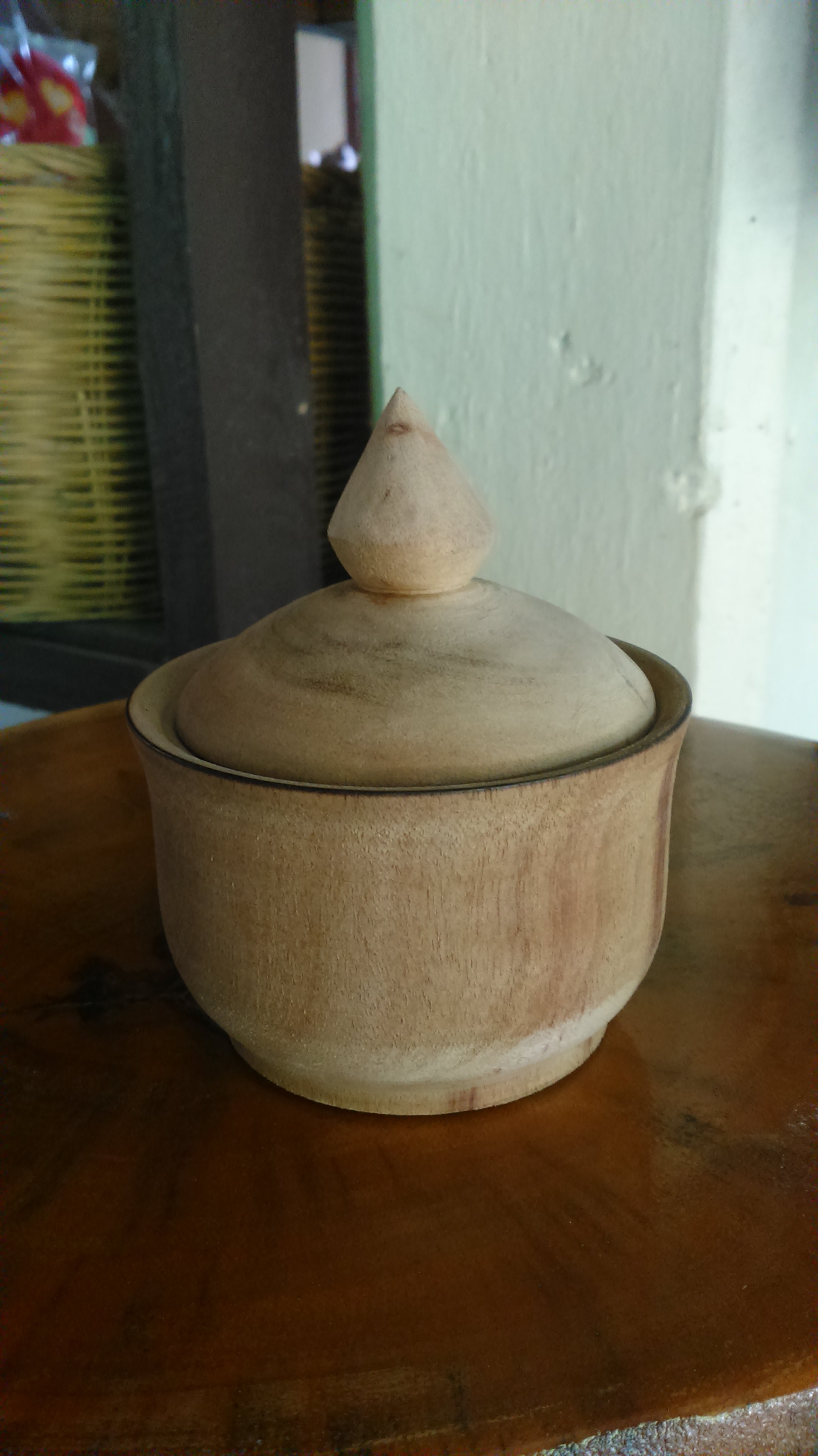 ถ้วย ทรงเบญจรงค์ ไม้เทพทาโร