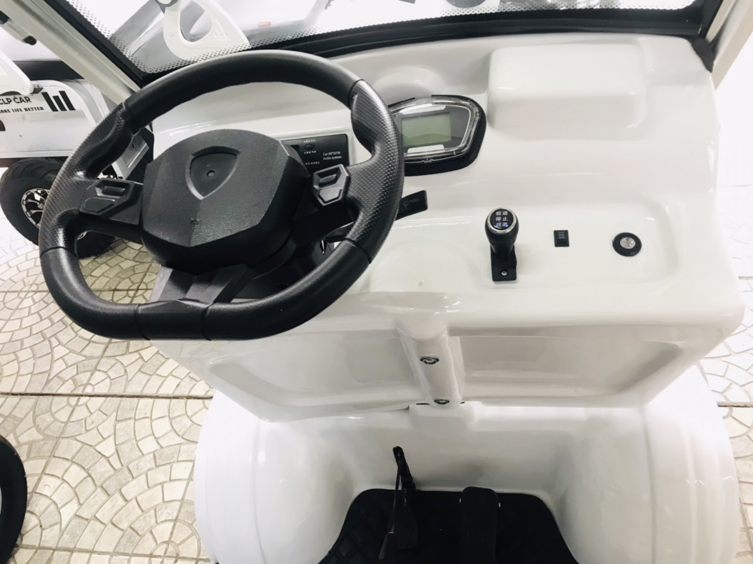 รถกอล์ฟไฟฟ้า 4 ล้อ 4 ที่นั่ง รุ่น M-04 ขับแบบพวงมาลัย