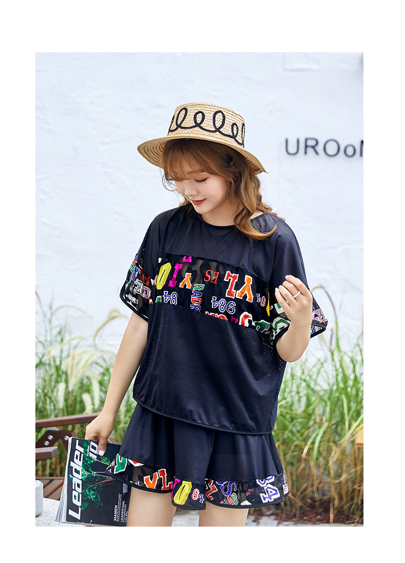 ชุดว่ายน้ำคนอ้วน 5xl พร้อมส่ง:ชุดว่ายน้ำไซส์ใหญ่สีดำแต่งลายอักษรสีสันสดใส set 3 ชิ้นมีบราผูกคอและหลัง กระโปรงติดกางเกงขาสั้นและเสื้อคลุมแบบสวยน่ารักมากๆจ้า:- บรารอบอก 38 - 48 นิ้ว- เอว 32 - 44 นิ้ว- สะโพก 40 - 52 นิ้ว - เสื้อคลุมรอบอกกว้าง 52 นิ้ว